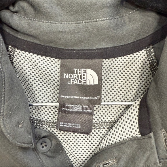 The North Face Gray Performance Polo Shirt size M medium blended fabric button - Picture 4 of 6
